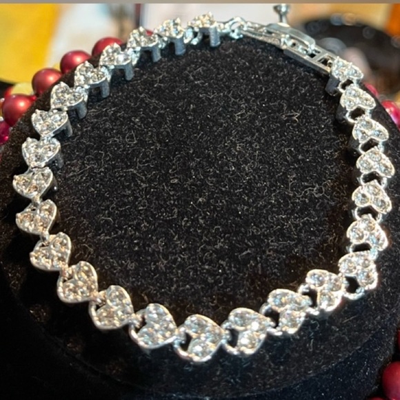 2 heart bracelets one silver and 1 gold colored - Picture 3 of 3